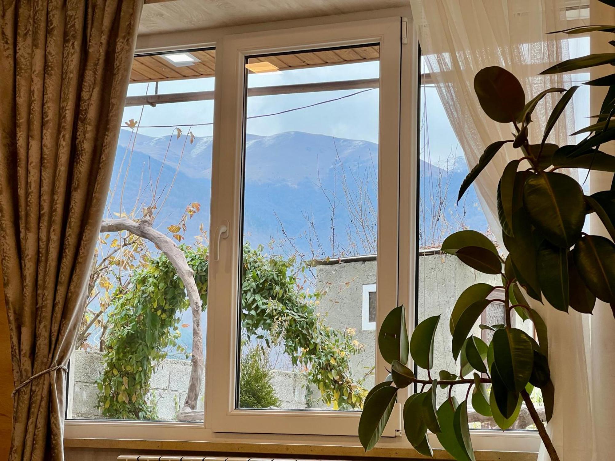 Green Park Guest House Dilijan Eksteriør bilde